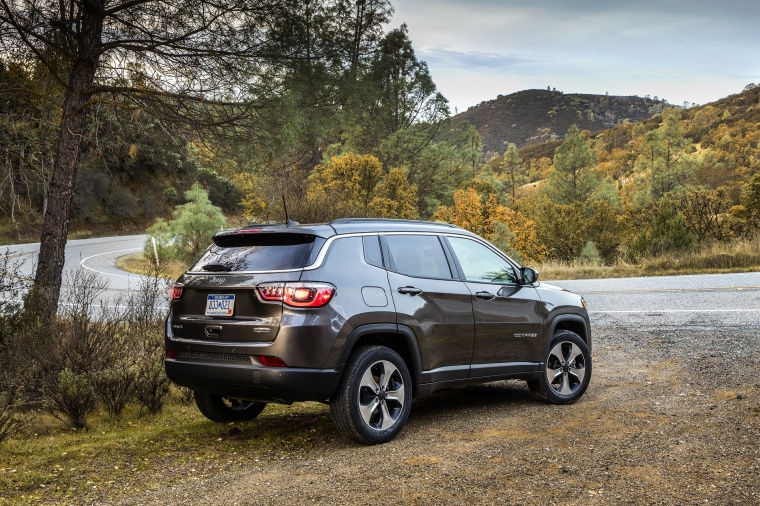 2018 Jeep Compass Latitude 4WD Picture