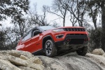 Picture of 2018 Jeep Compass Trailhawk 4WD in Spitfire Orange Clearcoat