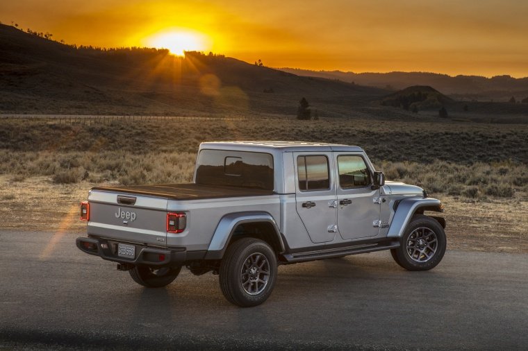 2020 Jeep Gladiator Crew Cab Overland 4WD Picture