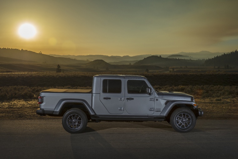 2020 Jeep Gladiator Crew Cab Overland 4WD Picture