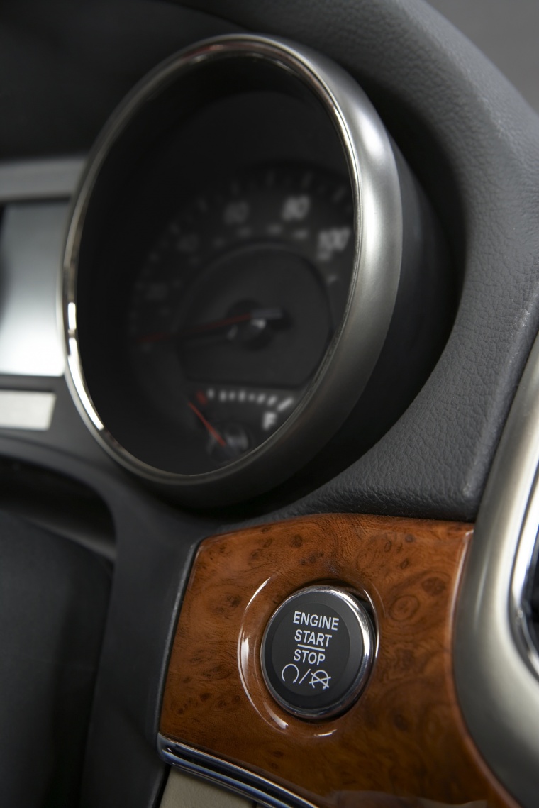 2012 Jeep Grand Cherokee Start Button Picture