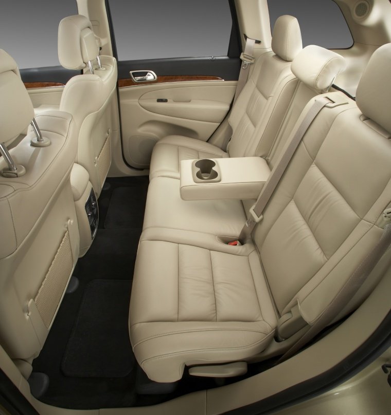 2013 Jeep Grand Cherokee Rear Seats Picture