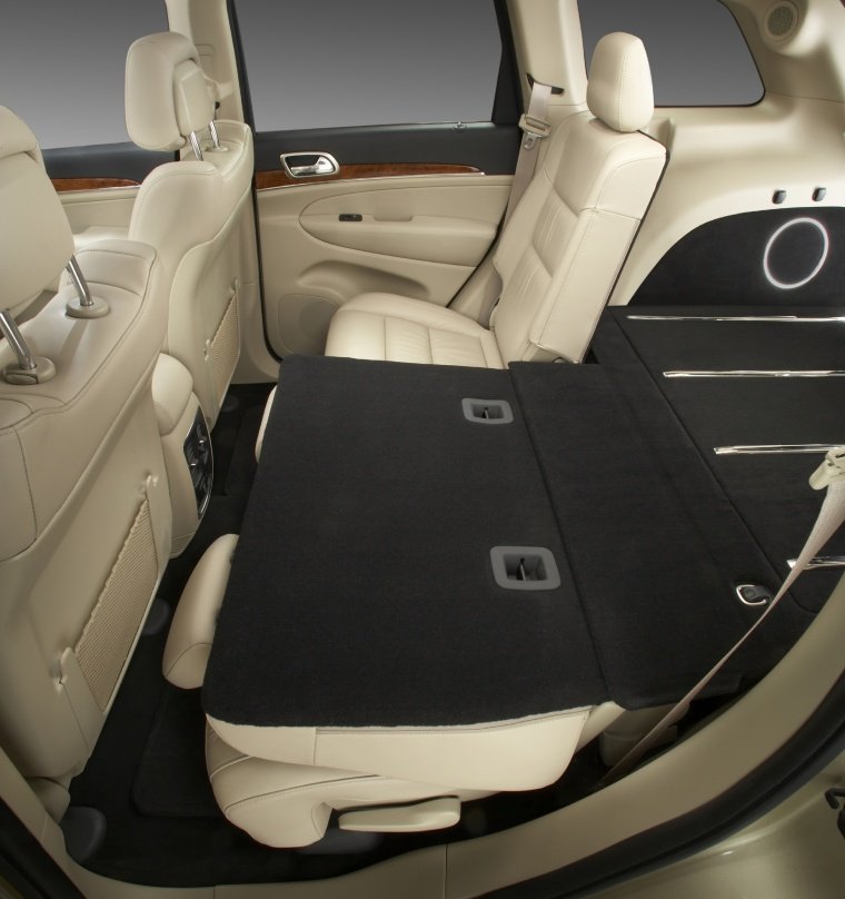 2013 Jeep Grand Cherokee Rear Seats Folded Picture