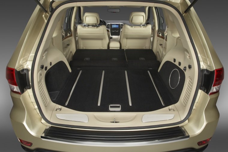 2013 Jeep Grand Cherokee Trunk Picture