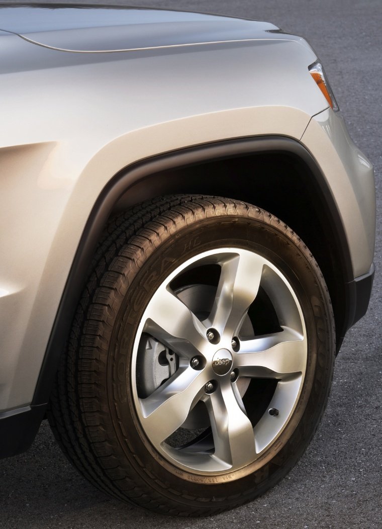 2013 Jeep Grand Cherokee Rim Picture