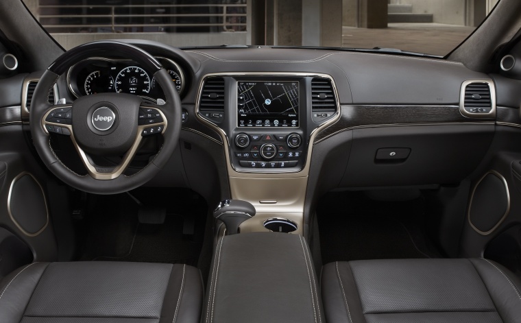 2015 Jeep Grand Cherokee Summit 4WD Cockpit Picture