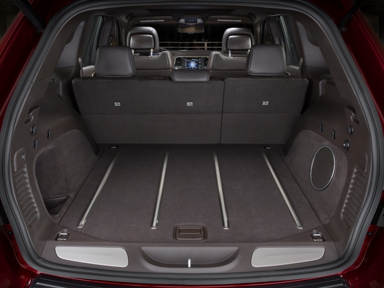 2015 Jeep Grand Cherokee Summit 4WD Trunk Picture