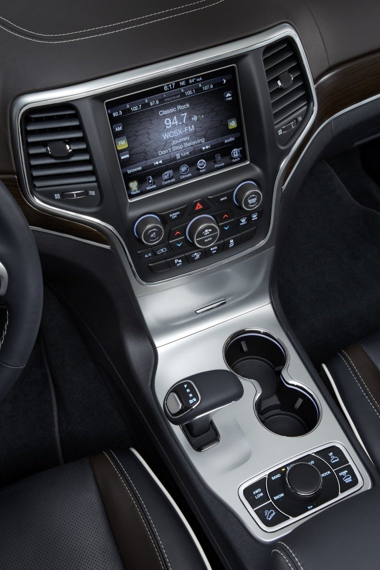 2016 Jeep Grand Cherokee Summit 4WD Center Stack Picture