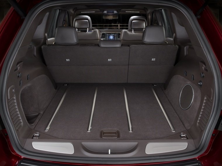 2016 Jeep Grand Cherokee Summit 4WD Trunk Picture