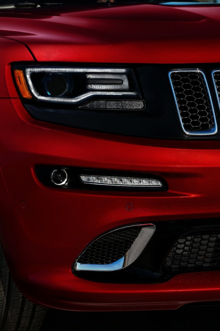 2016 Jeep Grand Cherokee SRT 4WD Headlight Picture