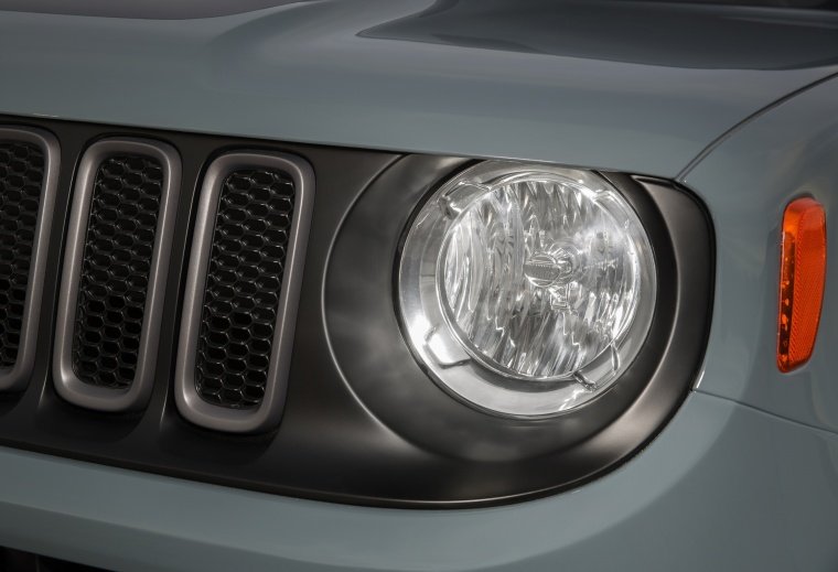 2017 Jeep Renegade Trailhawk 4WD Headlight Picture
