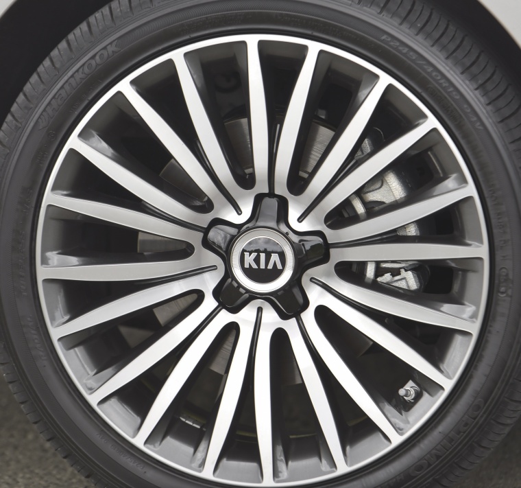 2014 Kia Cadenza Rim Picture