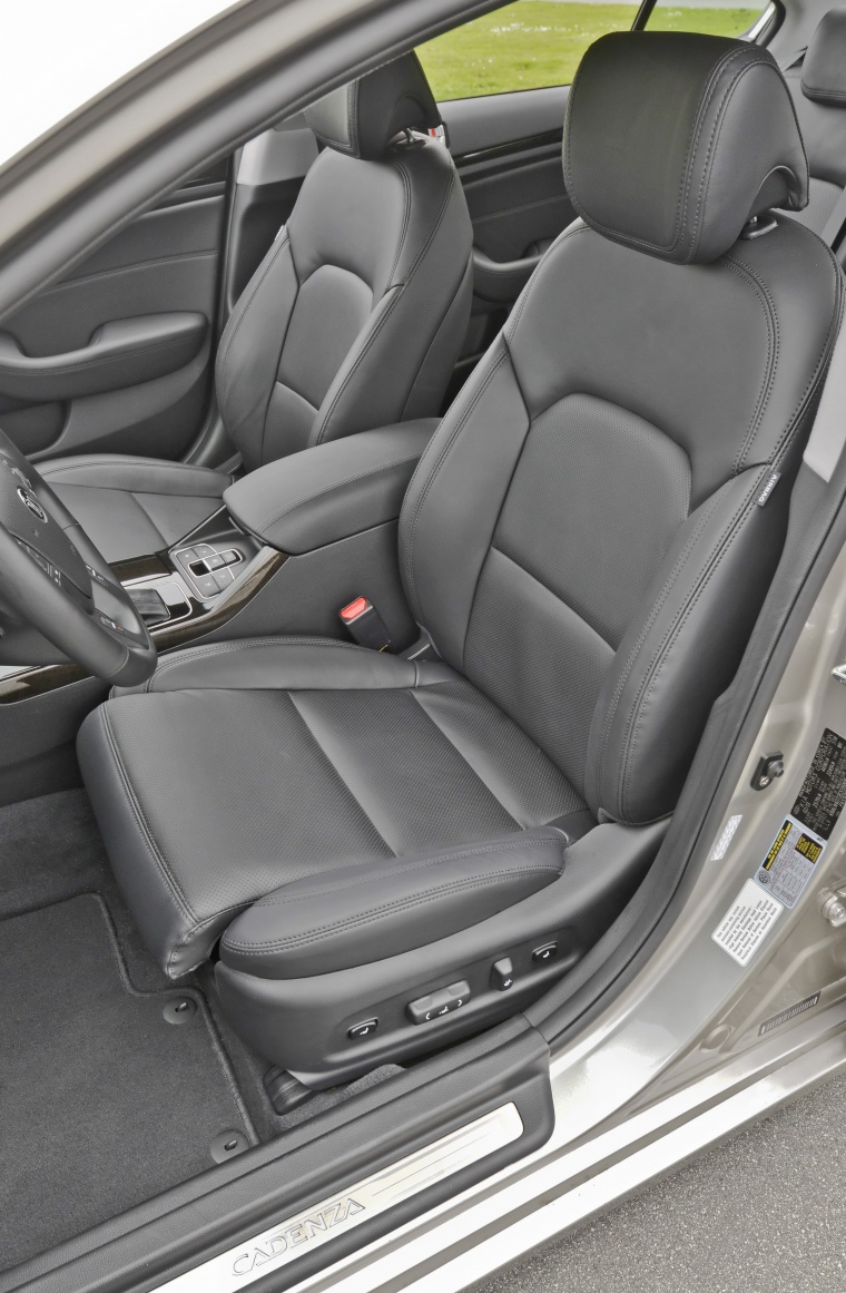 2014 Kia Cadenza Front Seats Picture