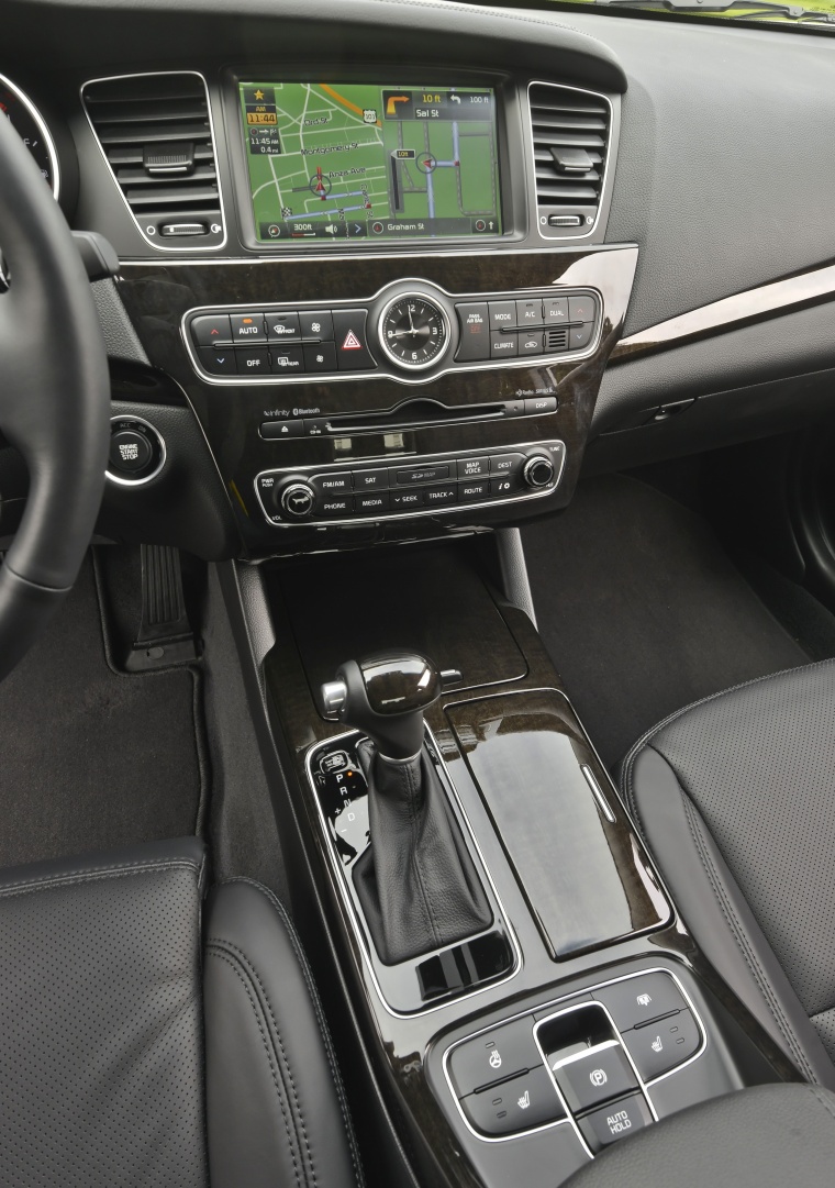 2014 Kia Cadenza Center Stack Picture