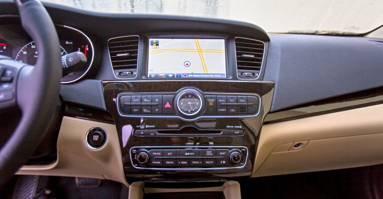 2014 Kia Cadenza Center Stack Picture