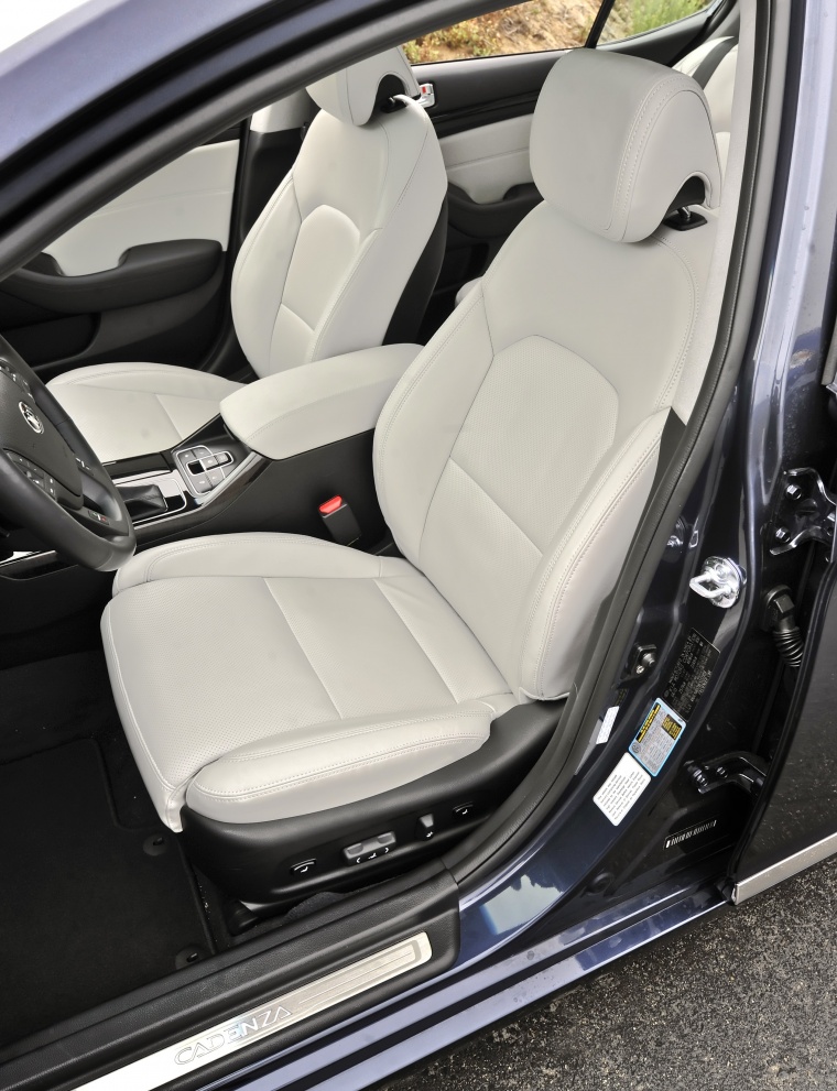 2014 Kia Cadenza Front Seats Picture