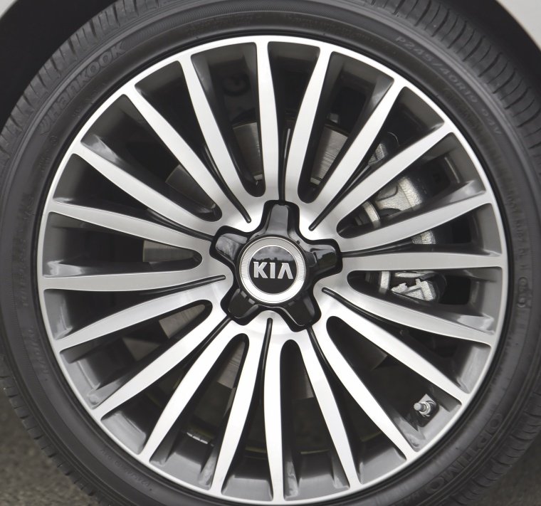 2015 Kia Cadenza Rim Picture