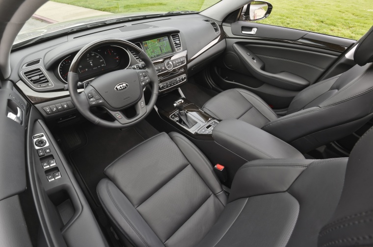 2015 Kia Cadenza Cockpit Picture