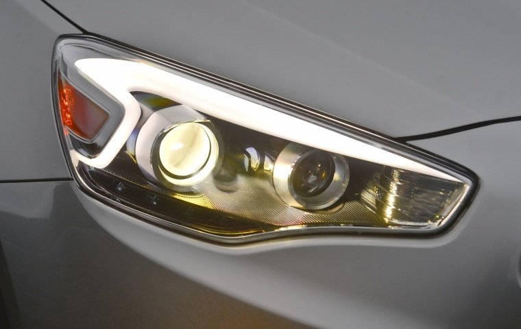2016 Kia Cadenza Headlight Picture