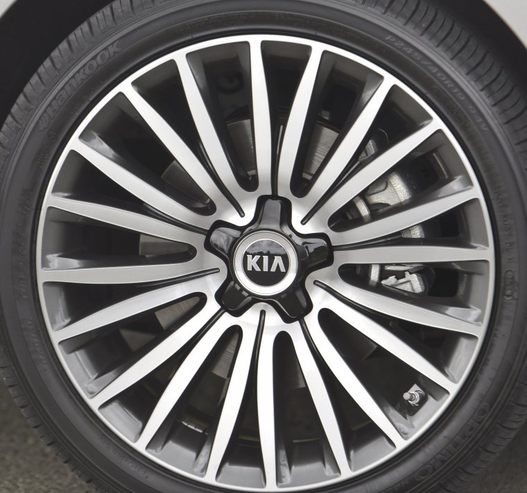 2016 Kia Cadenza Rim Picture