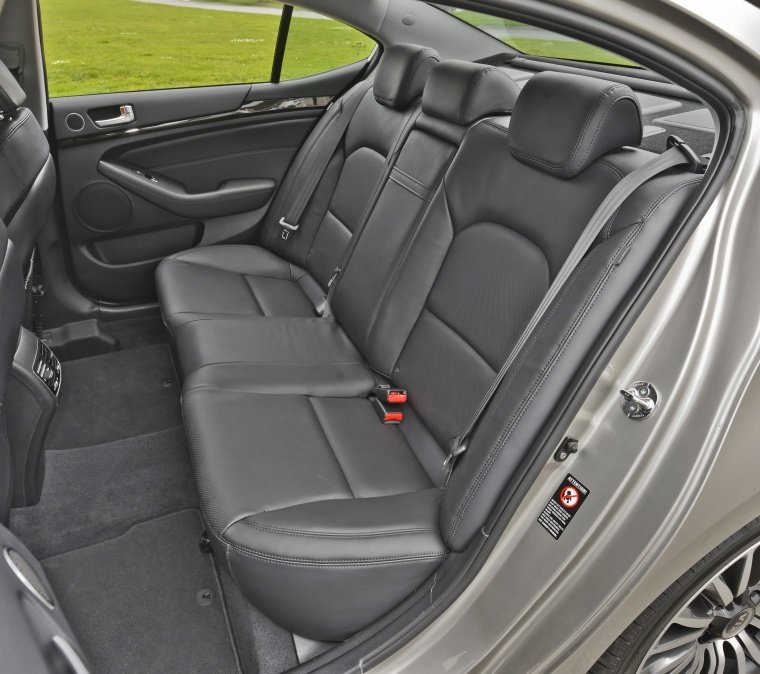 2016 Kia Cadenza Rear Seats Picture