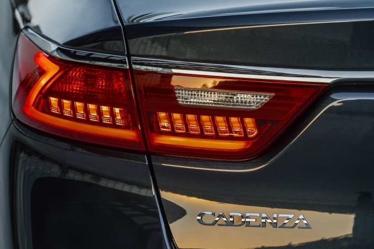 2017 Kia Cadenza Tail Light Picture