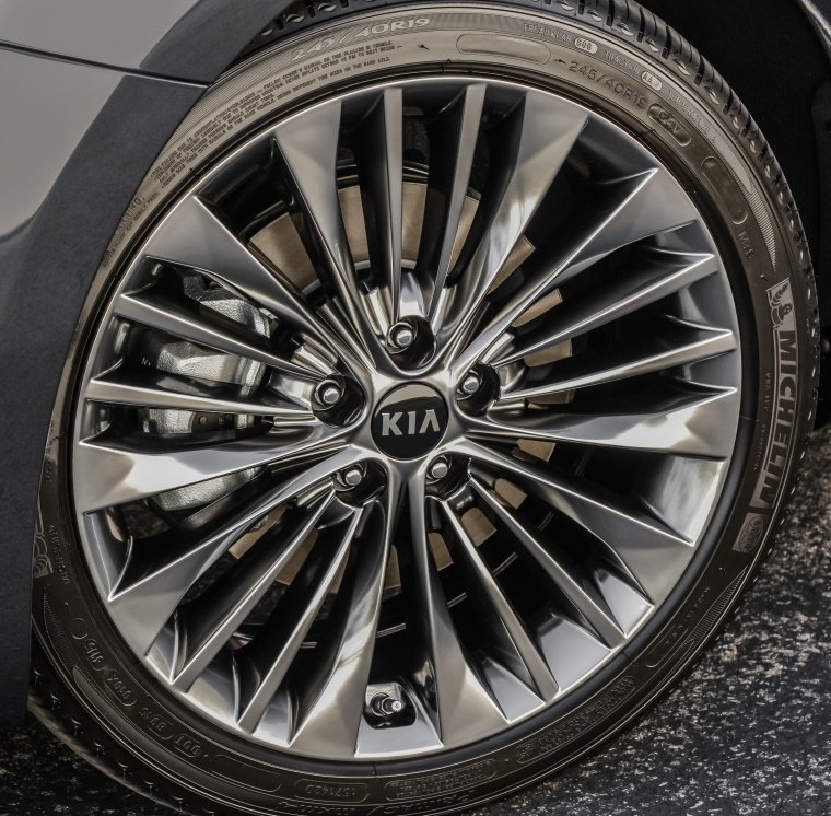 2017 Kia Cadenza Rim Picture