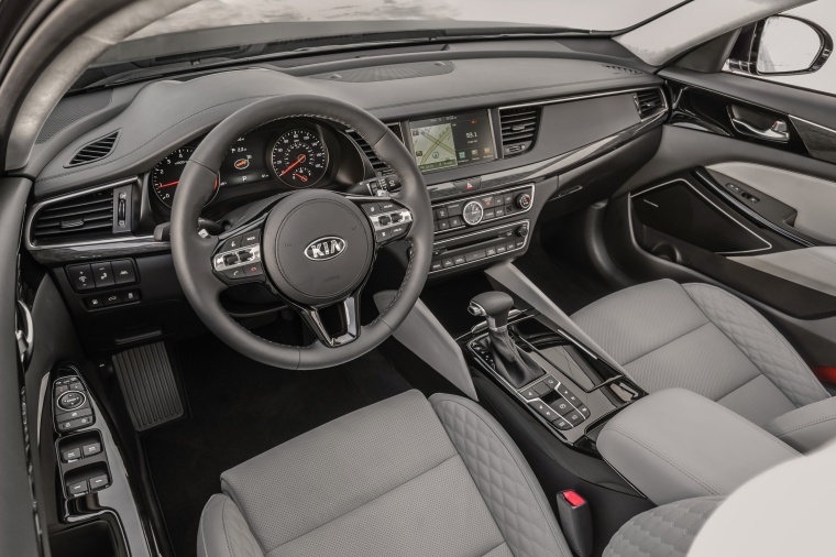 2017 Kia Cadenza Interior Picture