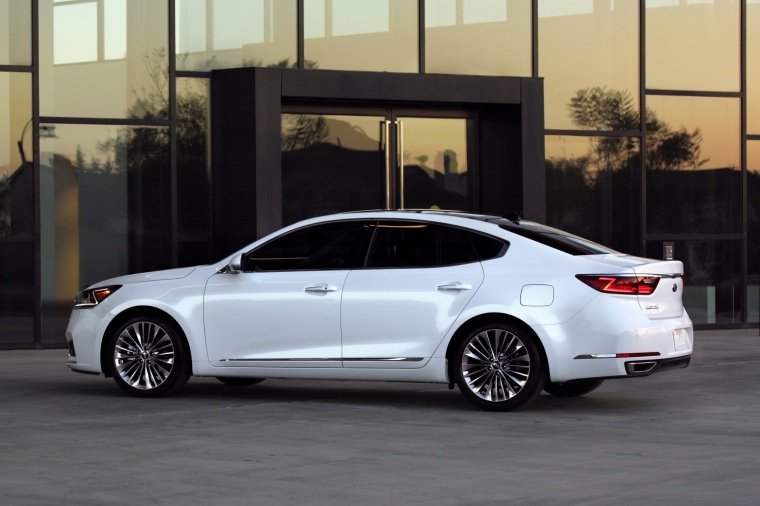 2017 Kia Cadenza Picture