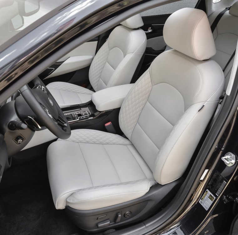 2017 Kia Cadenza Limited Front Seats Picture