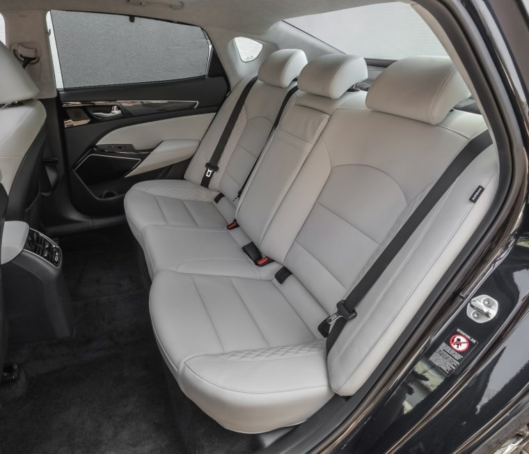 2017 Kia Cadenza Limited Rear Seats Picture