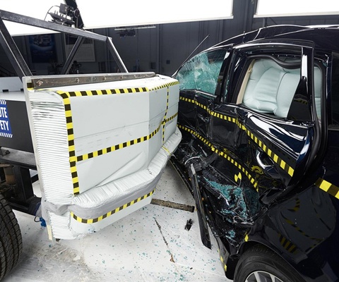 2017 Kia Cadenza IIHS Side Impact Crash Test Picture