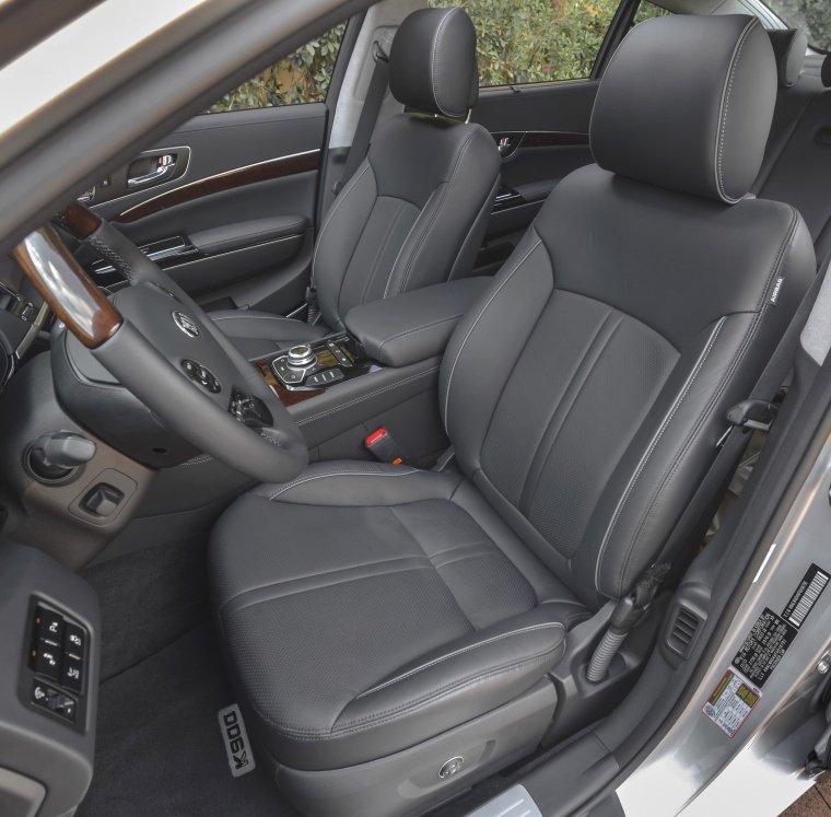 2015 Kia K900 Front Seats Picture