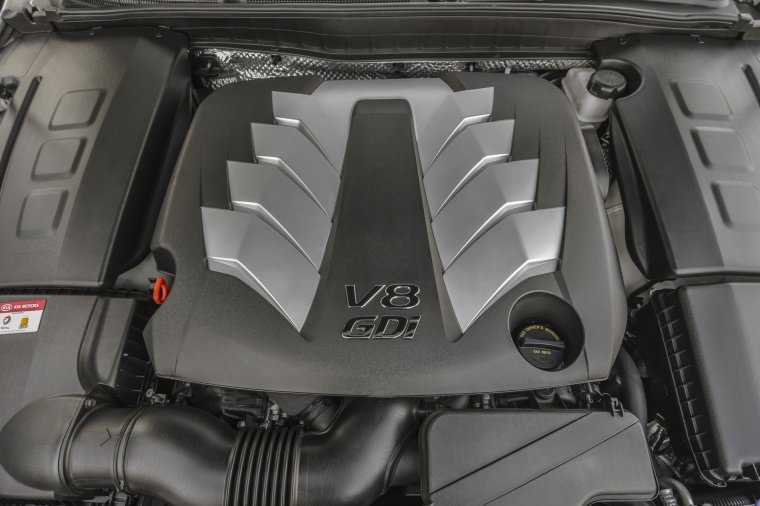 2016 Kia K900 Luxury 5.0-liter V8 Engine Picture