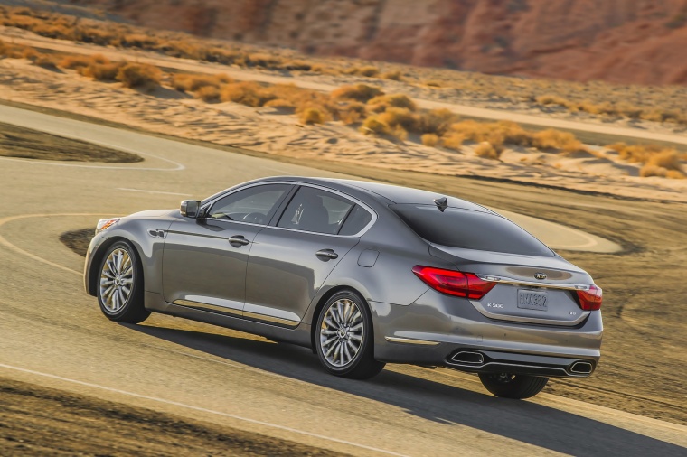 2016 Kia K900 Luxury V8 Picture