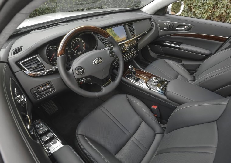 2016 Kia K900 Luxury V8 Interior Picture