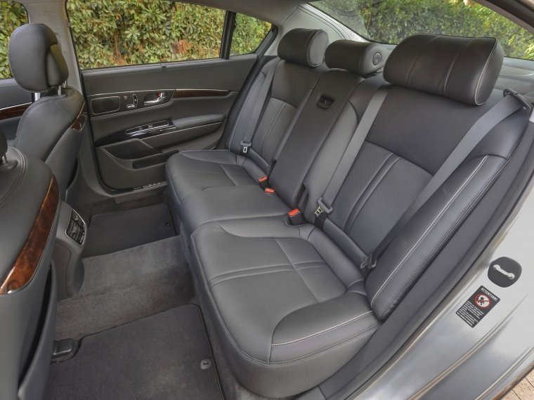 2016 Kia K900 Luxury V8 Rear Seats Picture