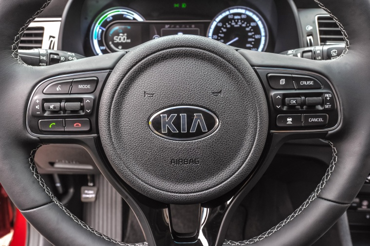 2018 Kia Niro Touring Hybrid Steering-Wheel Picture