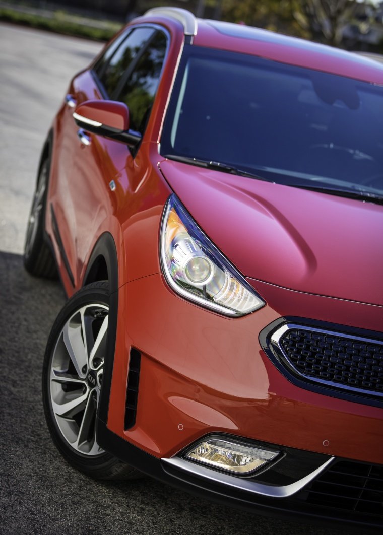 2018 Kia Niro Hybrid Headlight Picture