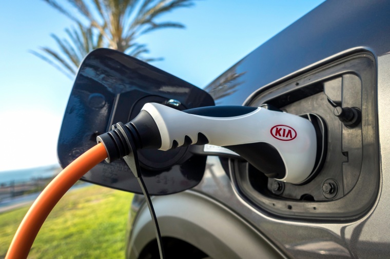 2018 Kia Niro Plug-In Hybrid Power Plug Picture