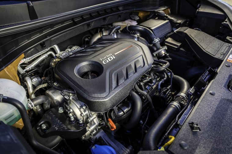 2017 Kia Sportage SX Turbo 2.0-liter turbocharged 4-cylinder Engine Picture