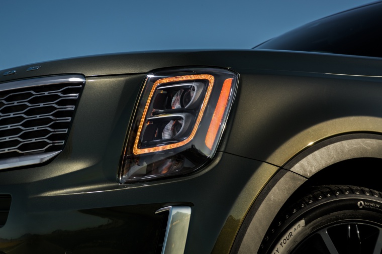 2020 Kia Telluride AWD Headlight Picture