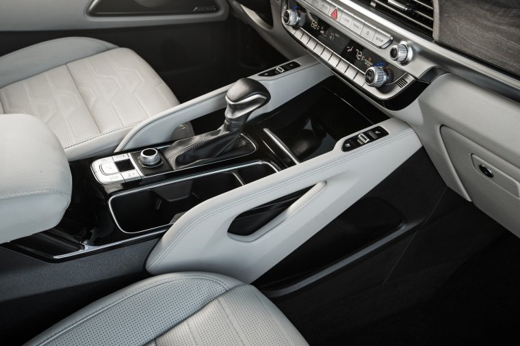 2020 Kia Telluride AWD Center Console Picture