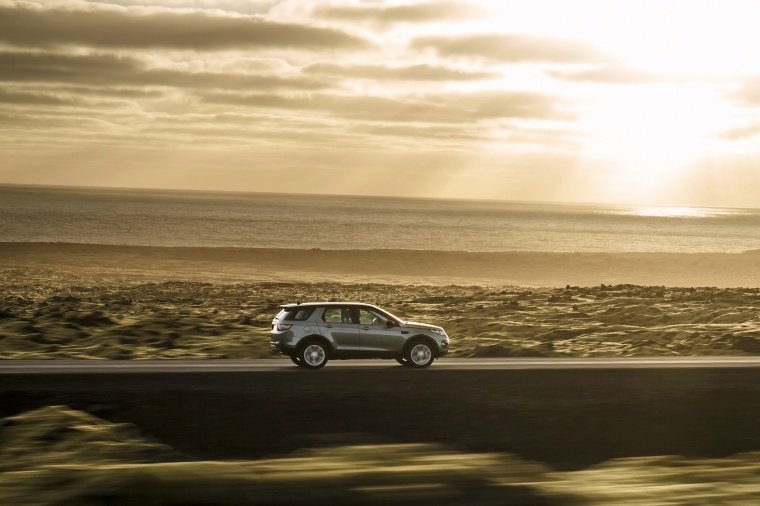 2018 Land Rover Discovery Sport HSE Luxury Picture