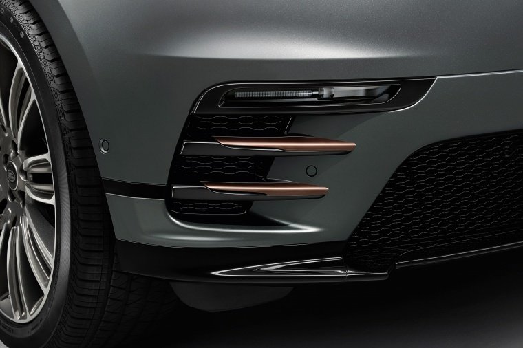 2018 Land Rover Range Rover Velar P380 HSE R-Dynamic Front Air Duct Picture