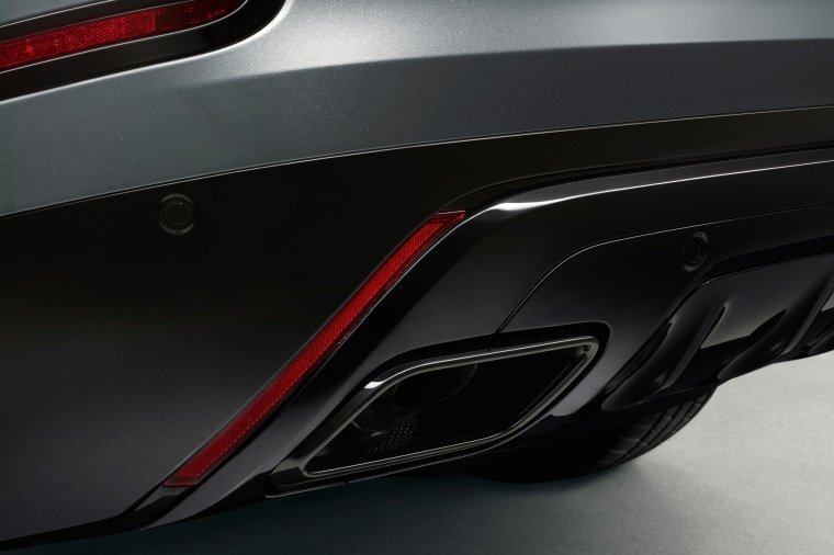 2018 Land Rover Range Rover Velar P380 HSE R-Dynamic Exhaust Tip Picture