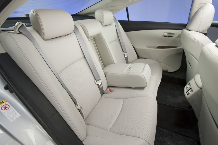 2011 Lexus ES 350 Rear Seats Picture