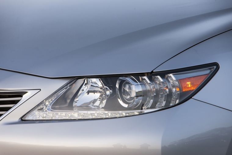 2013 Lexus ES 350 Sedan Headlight Picture