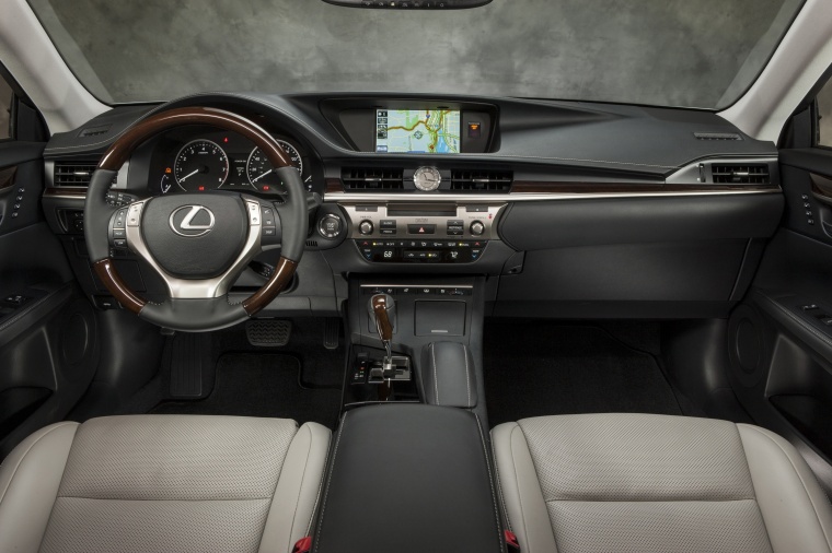 2013 Lexus ES 350 Sedan Cockpit Picture