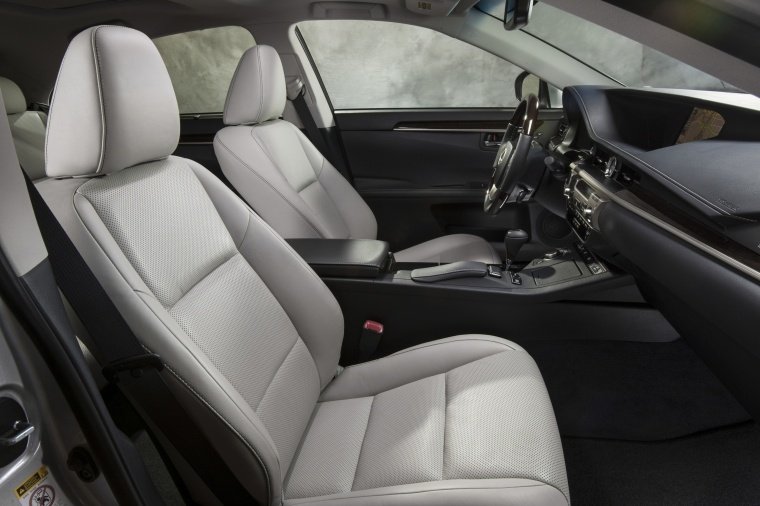 2013 Lexus ES 350 Sedan Front Seats Picture
